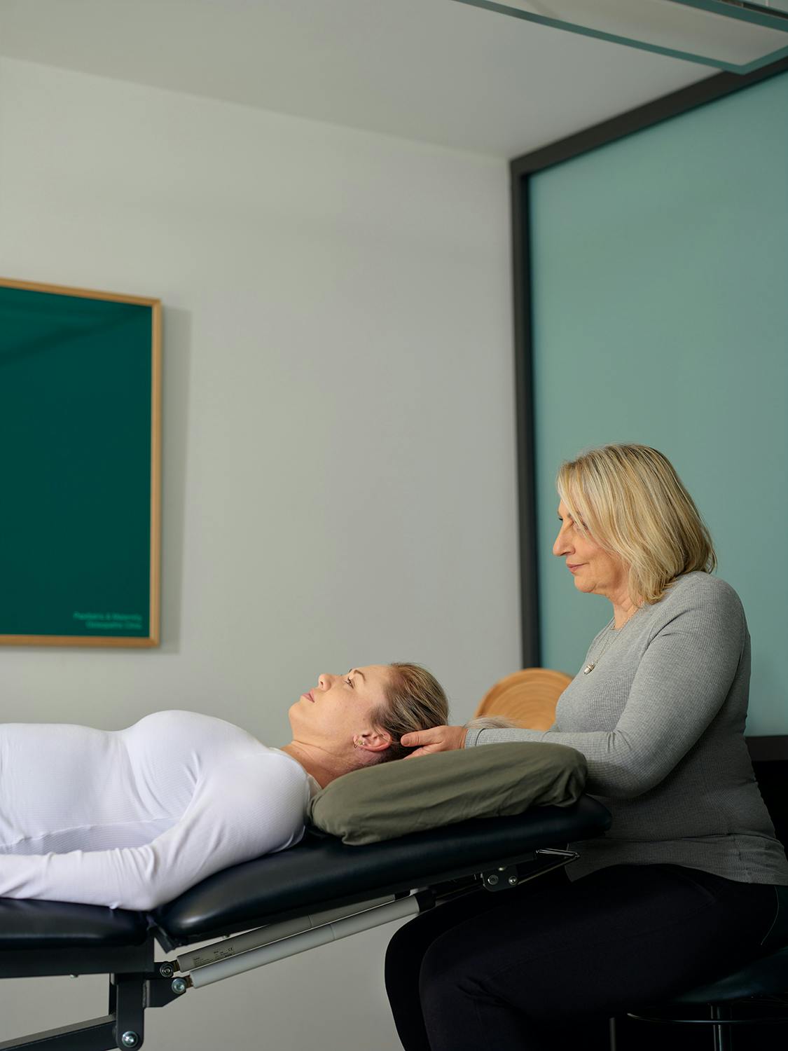 client recieving osteopathy care